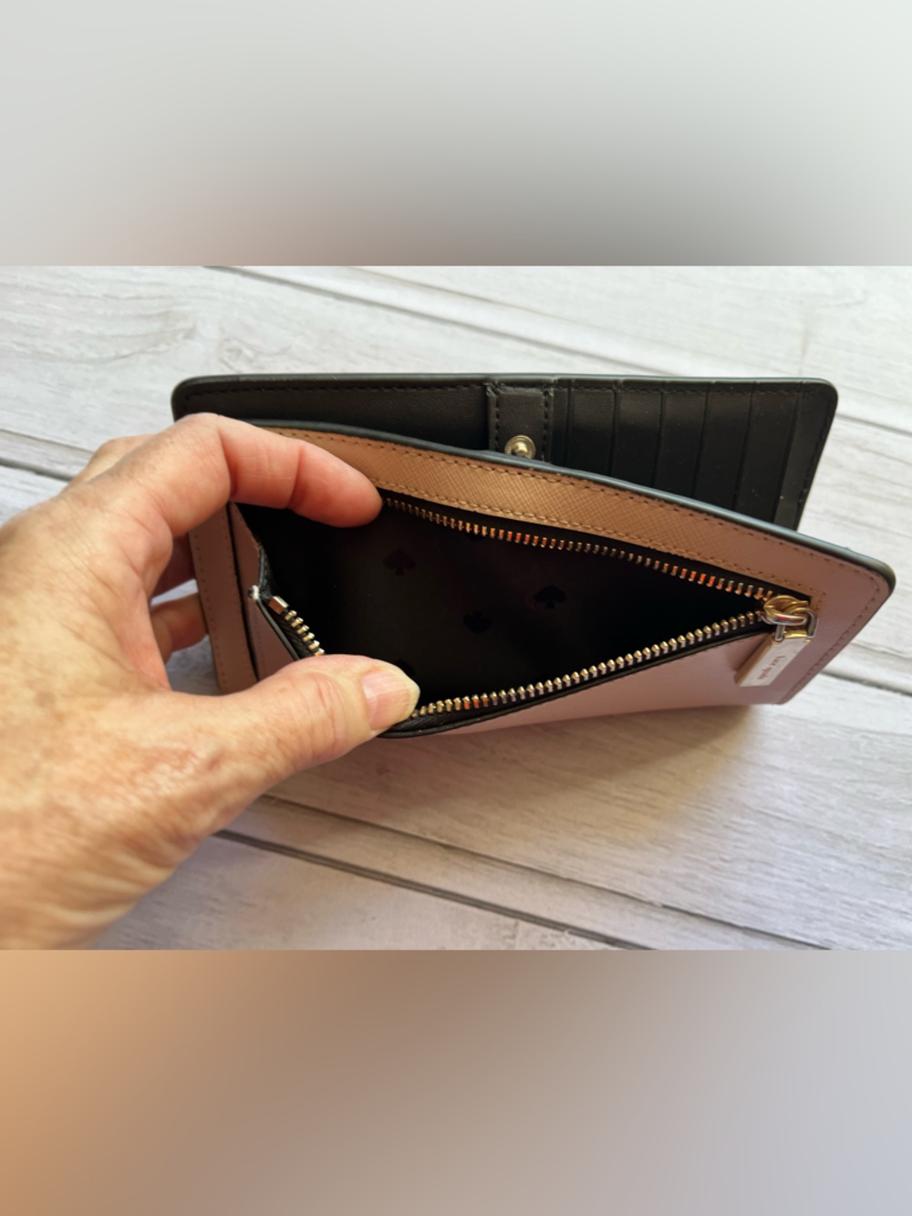 Kate Spade New York Madison slim bi fold color block wallet. Beige and black - Picture 5 of 9